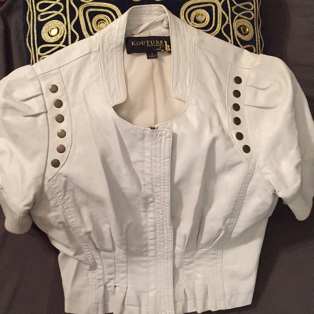 2 For $10-Off white cute 🧥 jacket!